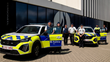 Eerste voertuigen met Battenburg-striping in Politiezone MIRA