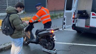 Overlastactie schoolomgeving Waregem: 4 opgefokte bromfietsen getakeld