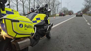 Verkeersactie in Waregem en Vichte: 2 rijbewijzen ingetrokken en 2 bromfietsen getakeld
